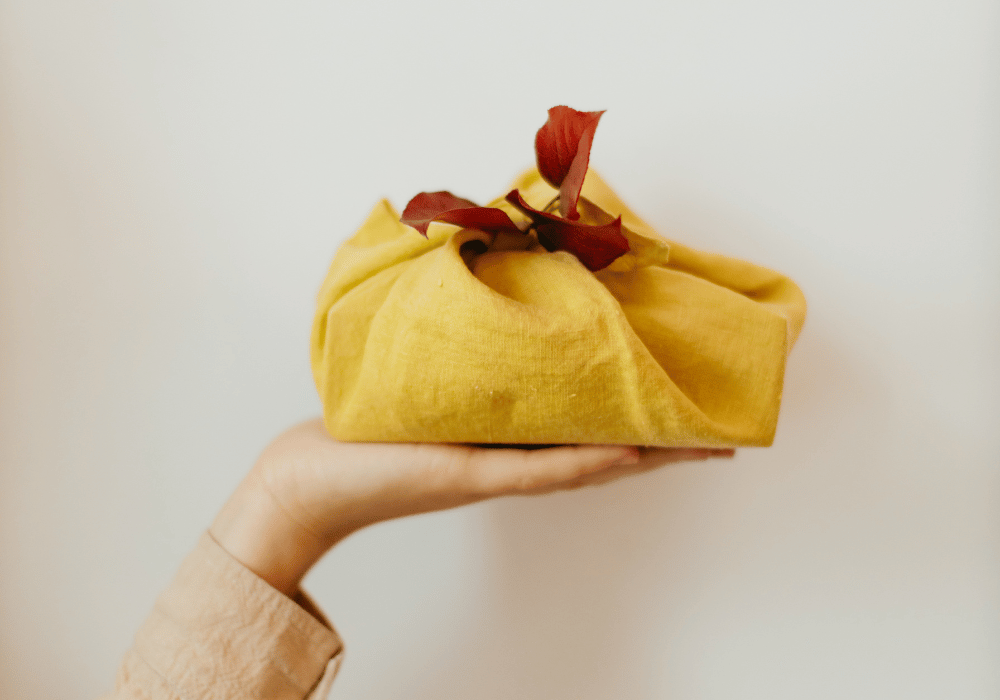 foto-di-un-regalo-avvolto-con-un- furoshiki