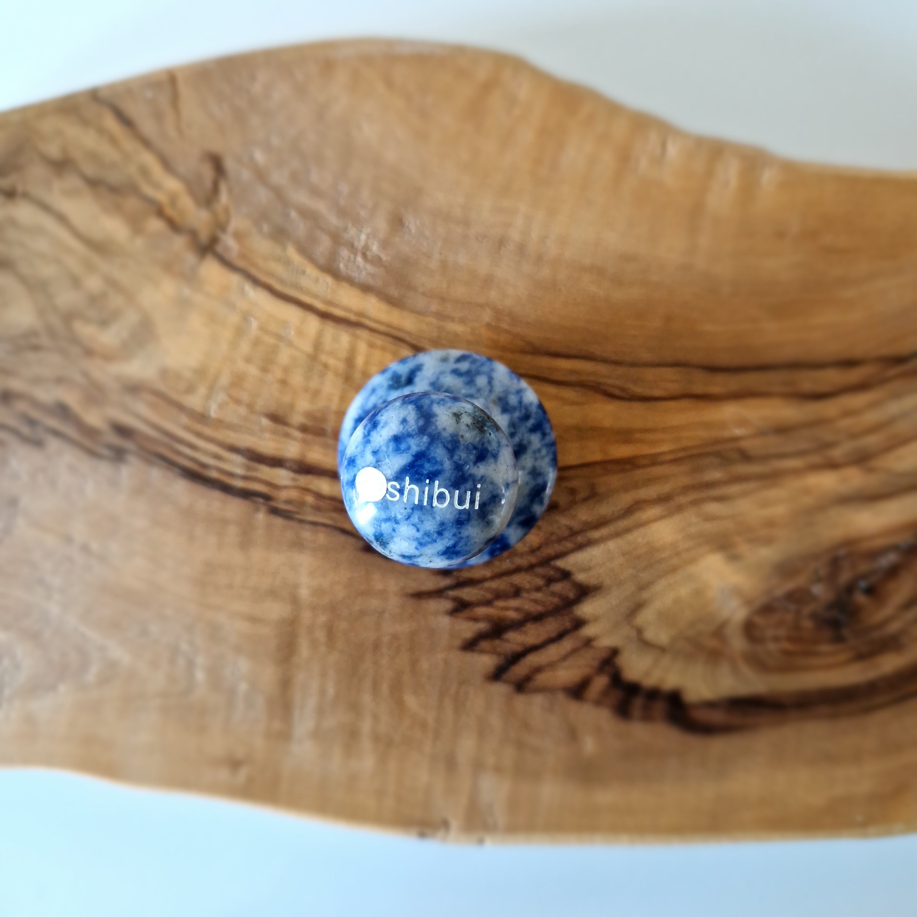 Shibui Gua Sha fungo sodalite blu