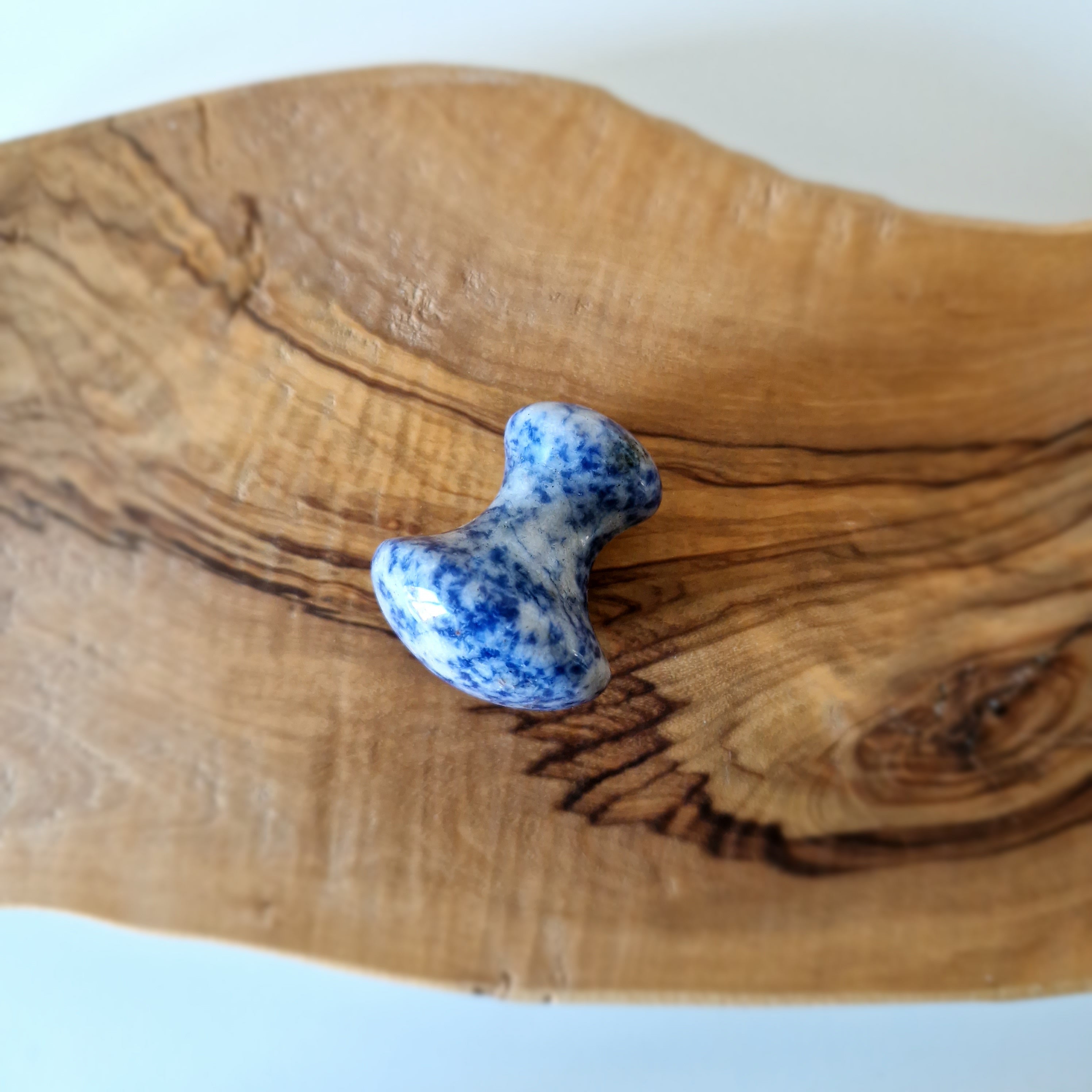 Gua Sha fungo sodalite blu